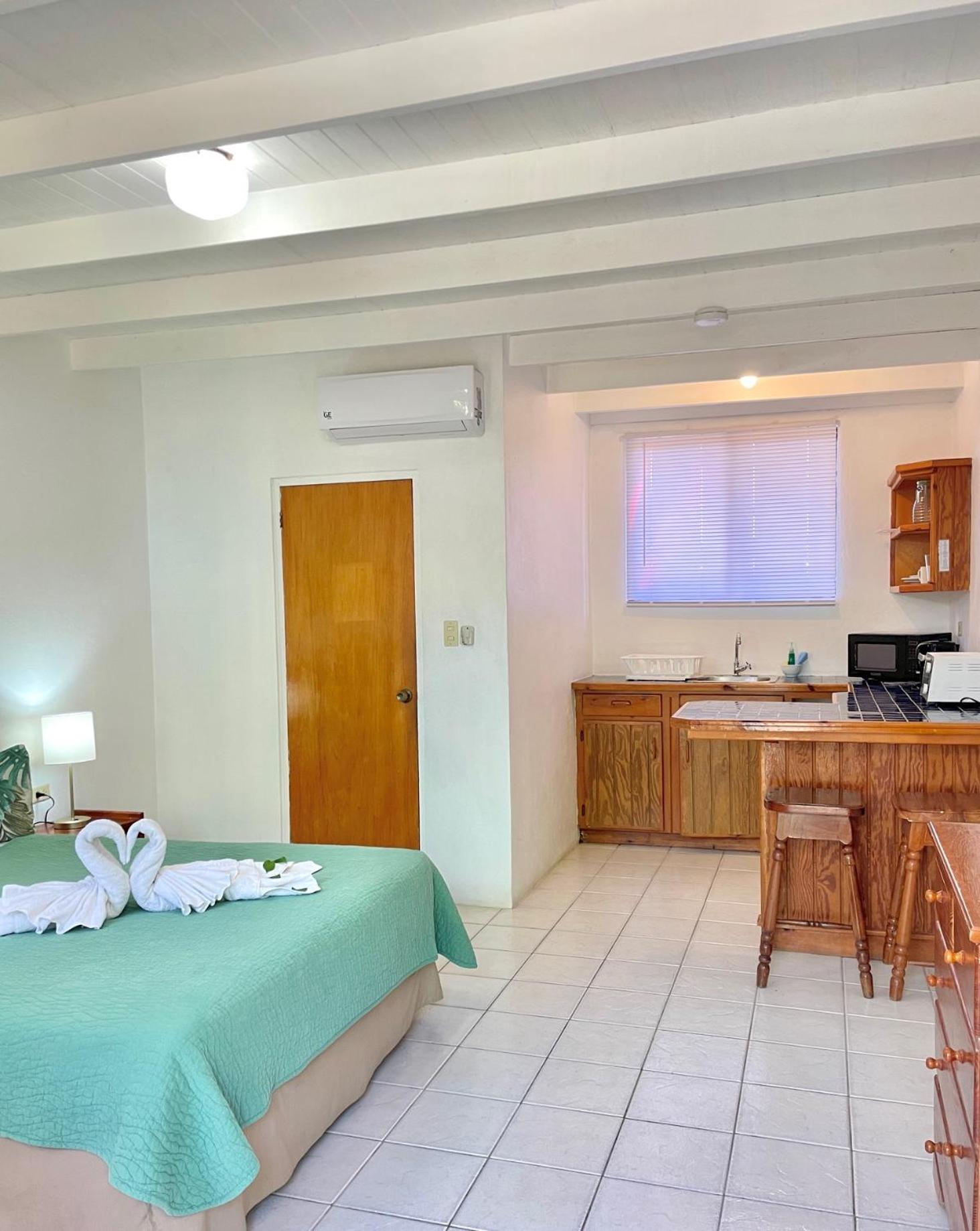 Bananaquit Tobago -Stay Near The Beach Crown Point Exterior foto