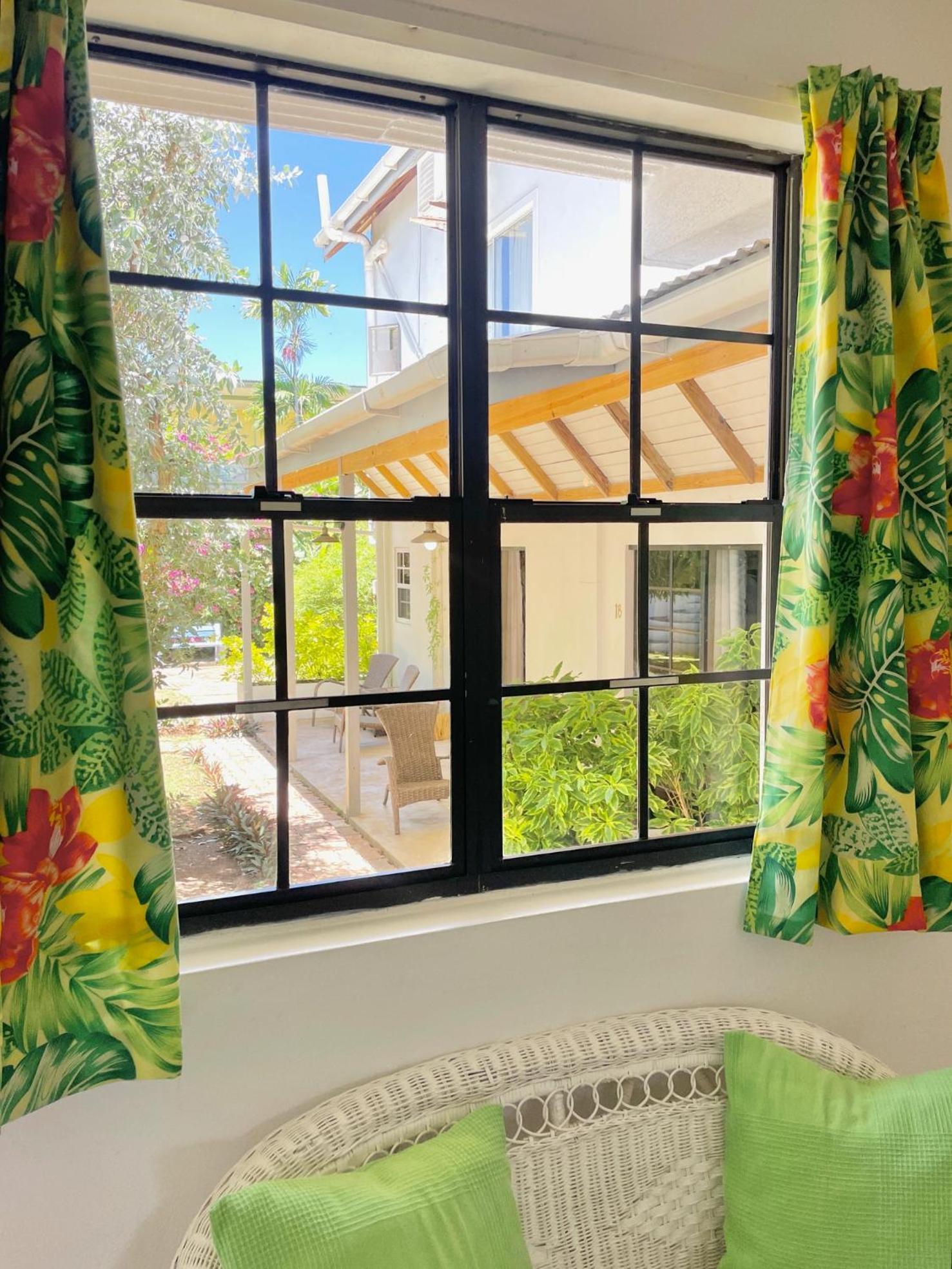 Bananaquit Tobago -Stay Near The Beach Crown Point Exterior foto
