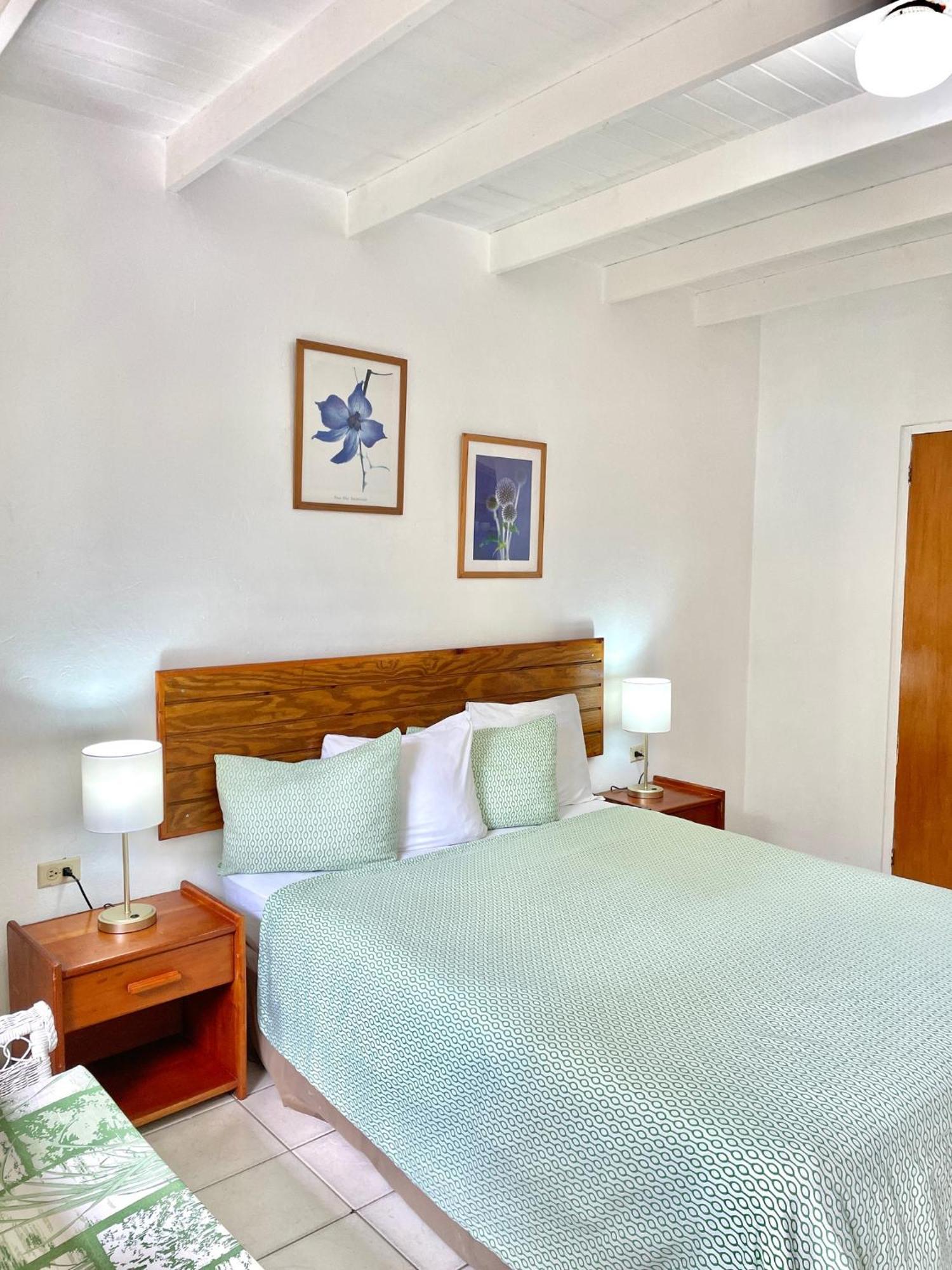 Bananaquit Tobago -Stay Near The Beach Crown Point Exterior foto