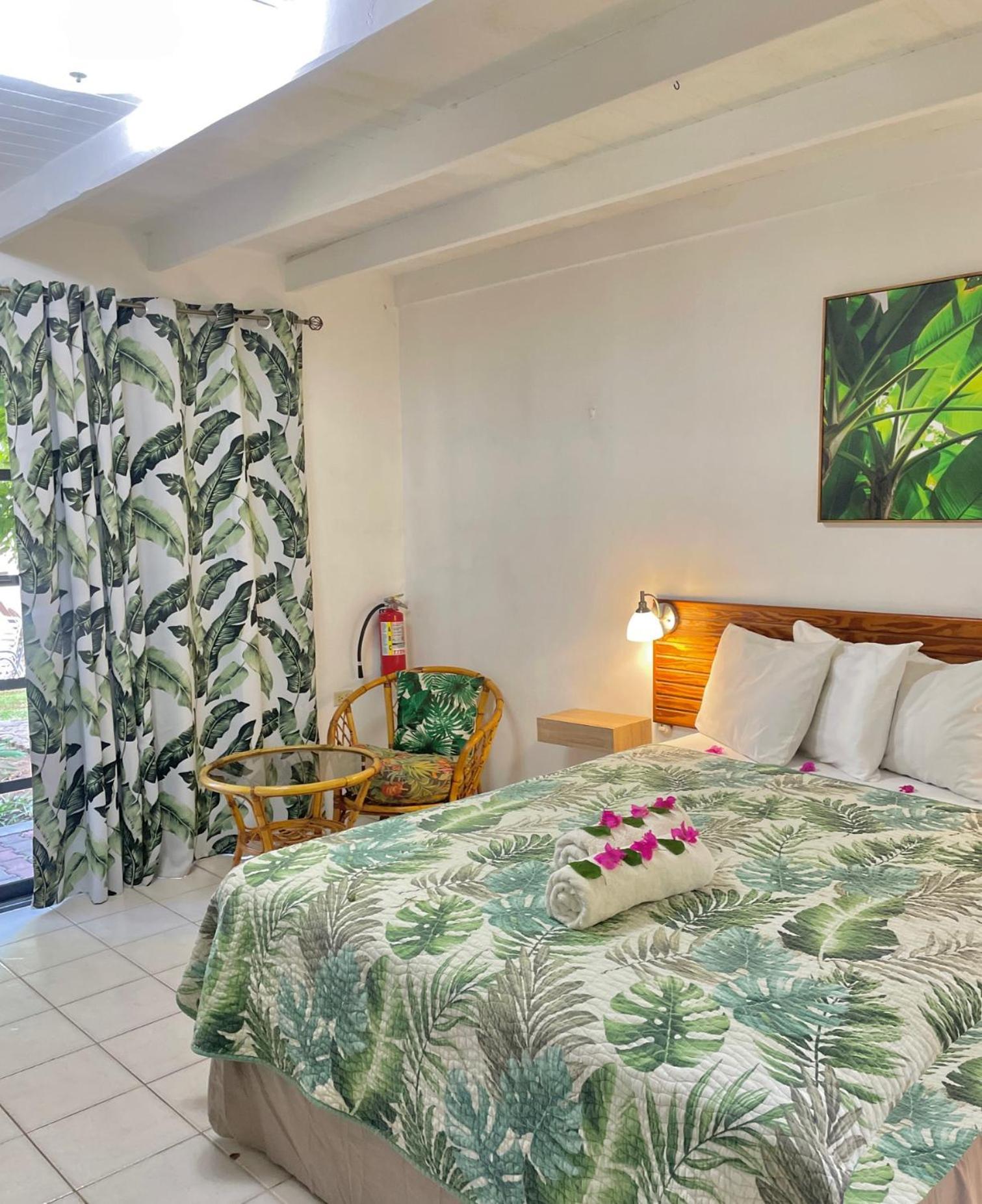 Bananaquit Tobago -Stay Near The Beach Crown Point Exterior foto