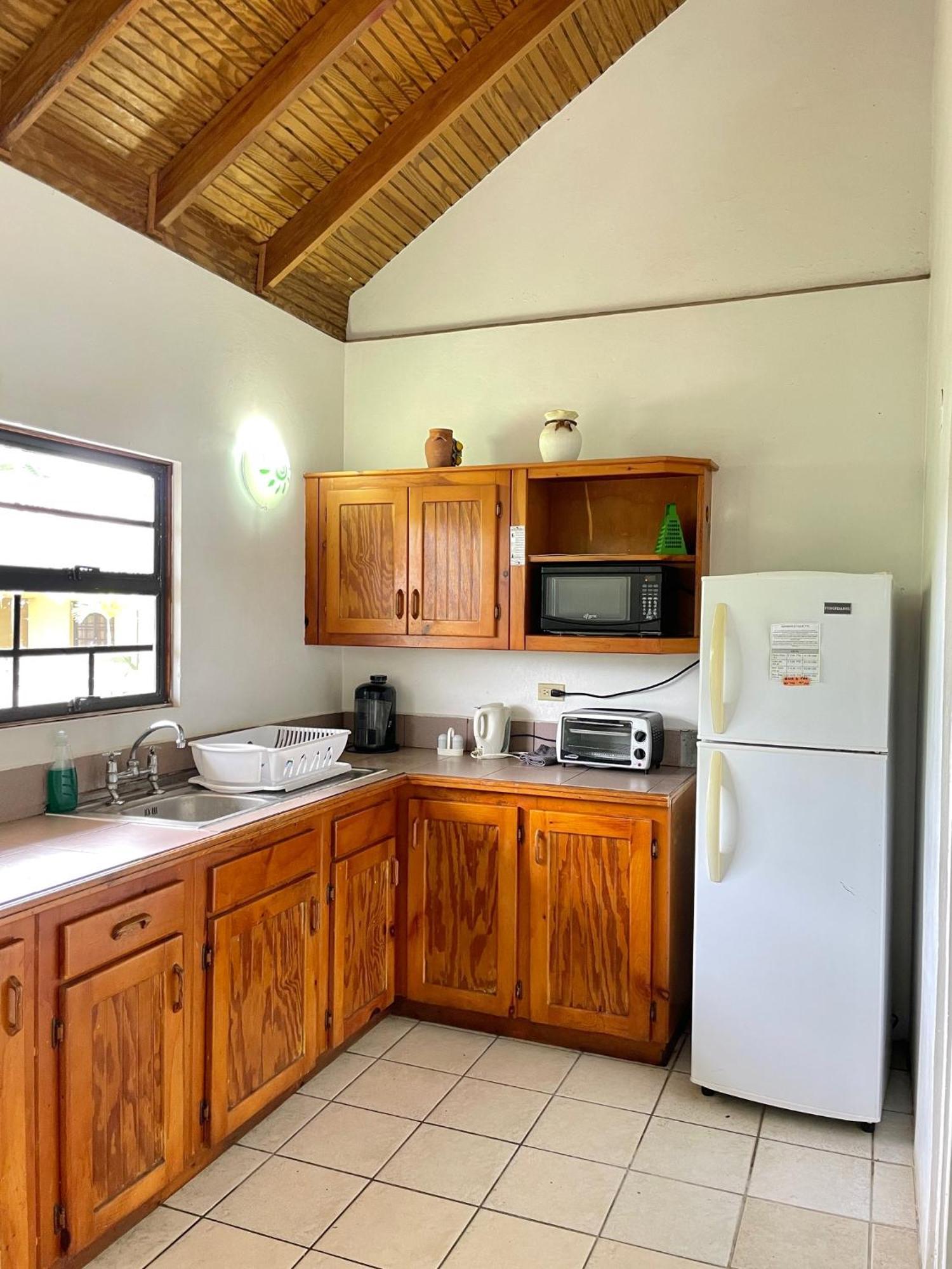 Bananaquit Tobago -Stay Near The Beach Crown Point Exterior foto