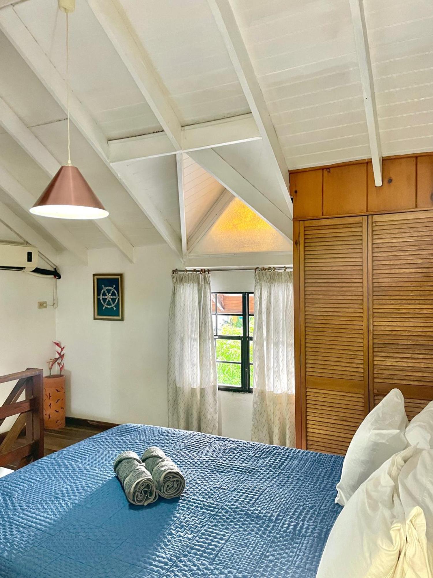 Bananaquit Tobago -Stay Near The Beach Crown Point Exterior foto