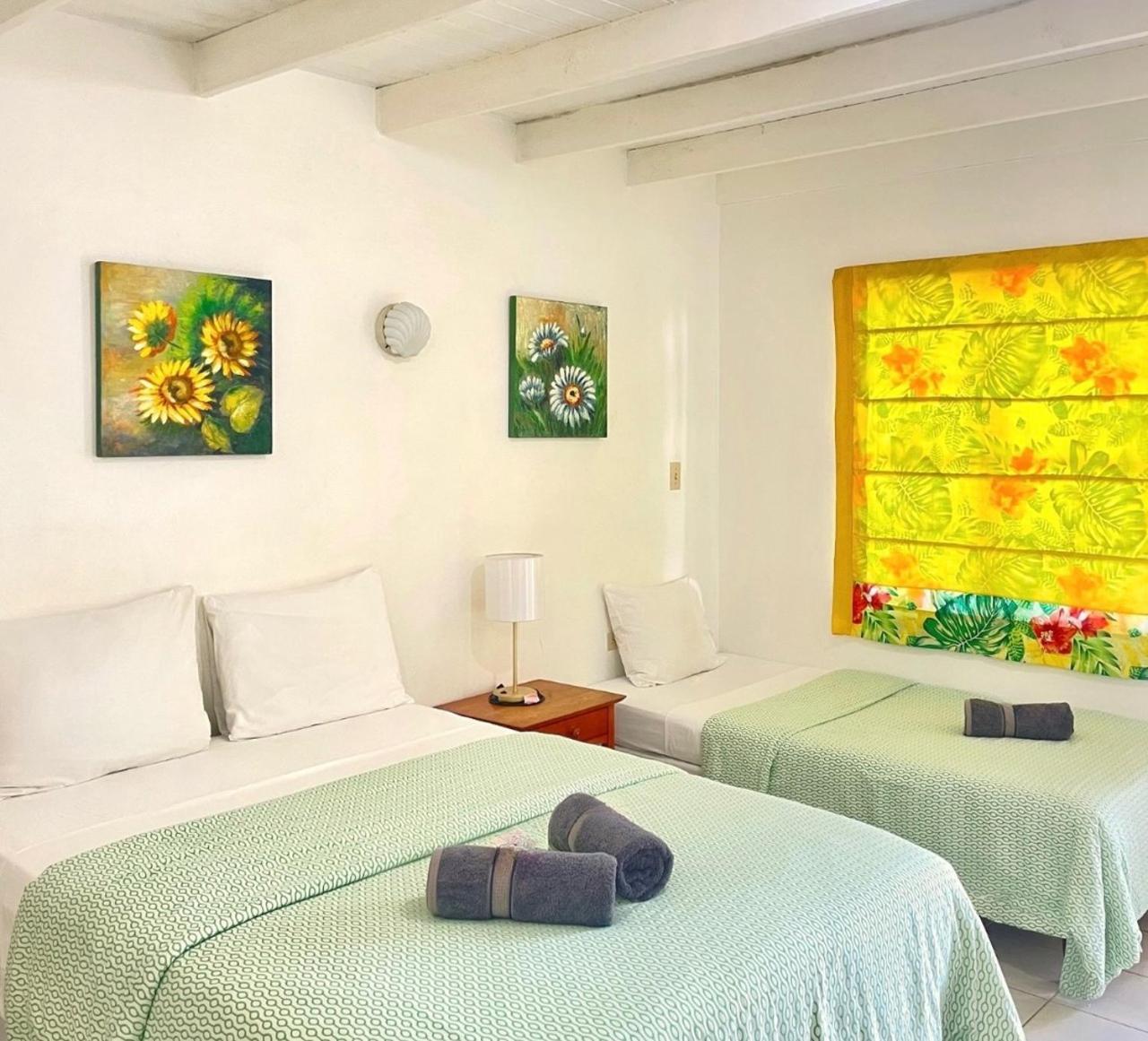 Bananaquit Tobago -Stay Near The Beach Crown Point Exterior foto