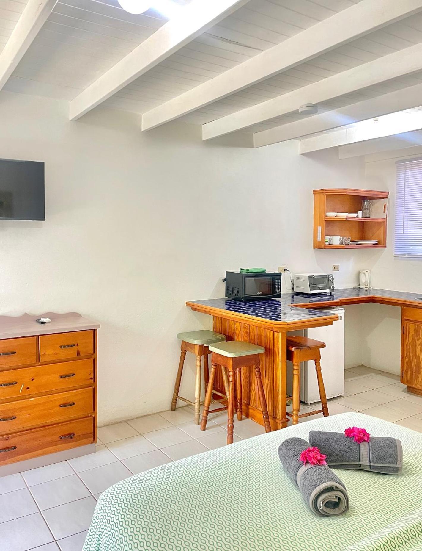 Bananaquit Tobago -Stay Near The Beach Crown Point Exterior foto