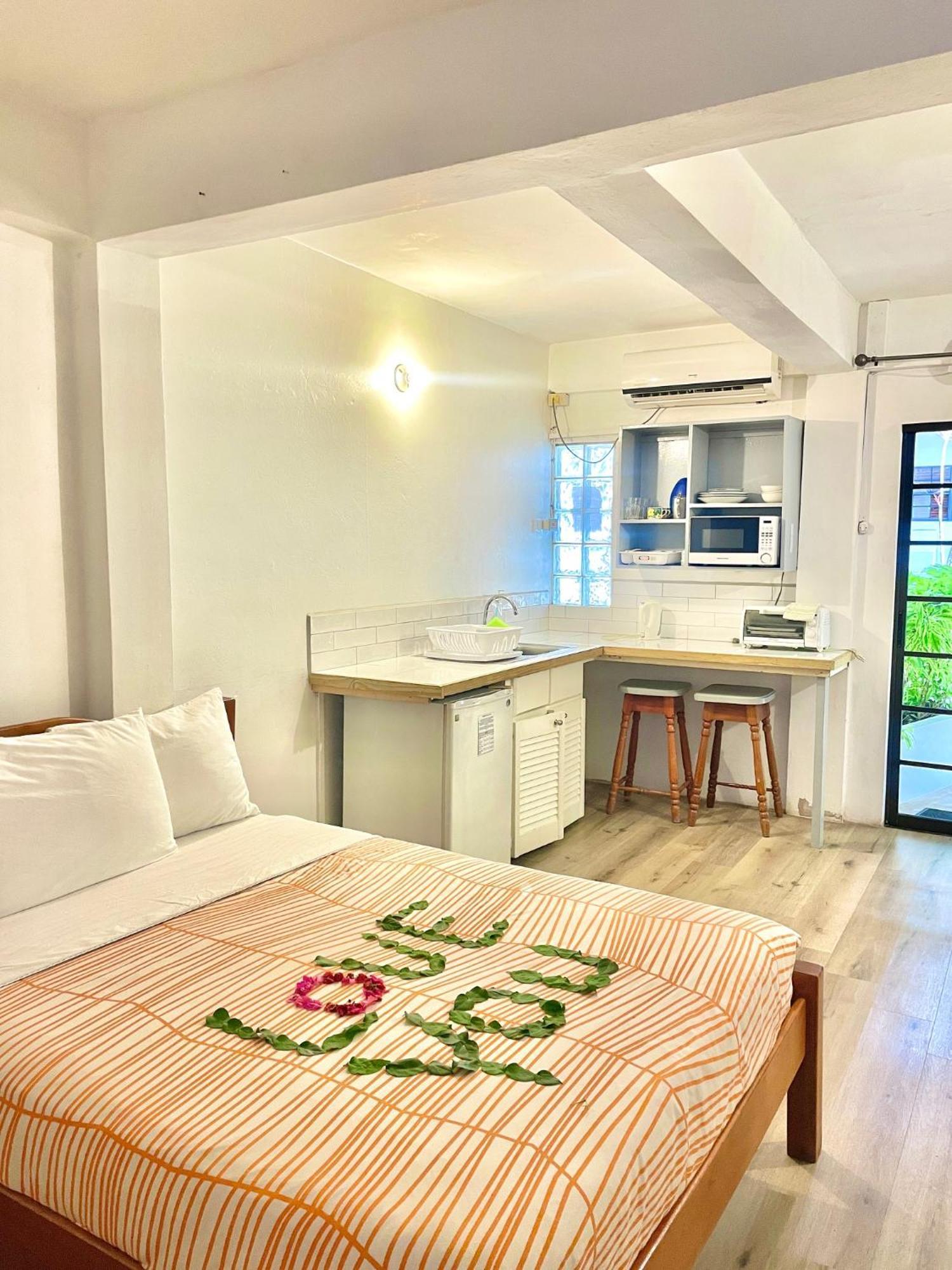 Bananaquit Tobago -Stay Near The Beach Crown Point Exterior foto