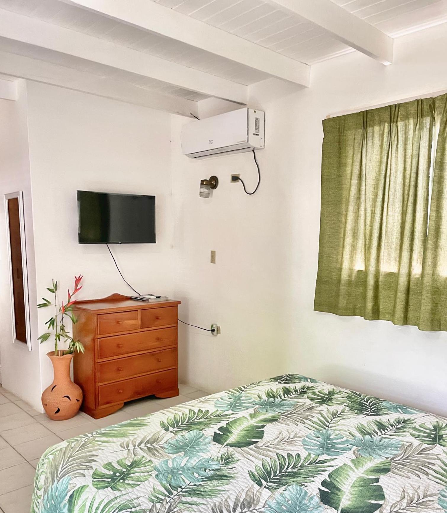 Bananaquit Tobago -Stay Near The Beach Crown Point Exterior foto